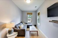Cozy Coach House with Private Deck - B&B