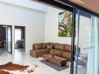 Zimmer mit Kingsize-Bett