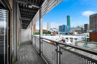 City Centre Apartment - China Town - Balcony - Parking - Wifi - Netflix - 43A - Chambres d'hôtes Birmingham