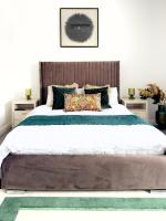 Charming Worsley Home with parking - B&B