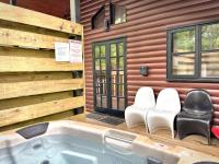 Goldcrest 3-Hot Tub-Woodland Lodges-Carmarthenshire-Tenby - Chambres d'hôtes Saint Clears