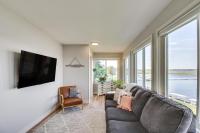 Lake Mary Cottage with Private Beach and Boat Dock - Bed and Breakfast