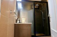 Camera Doppia con Letti Singoli e Bagno in Comune