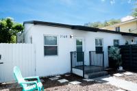 Central Getaway in Little Havana Near Airport, Wynwood, Calle 8 Brickell, Coral Gables and more , Fenced parking - Chambres d'hôtes Miami