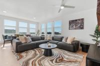 Amazing Deluxe 2BR Pool Gym Htub - B&B