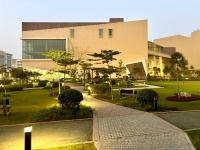 LUX @ Penta Square DHA - Bed and Breakfast Lahore