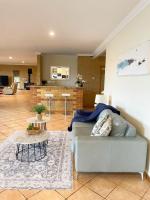 Waterfront Entire Luxury House with Bay View and Pool - B&B