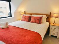 Modern Town Center Apartment - B&B