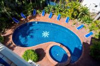 Surfers Central Escape - 450m to the beach - B&B