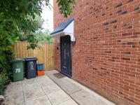 Good Location Free Parking Big Garden Modern House - Bed and Breakfast