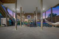 Views! Beachside, Hot Tub, Arcade, Family Beach Retreat with Fun for Every Age! - Chambres d'hôtes Bolivar Peninsula