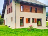 Maison spacieuse à Corrençon avec terrasse et jardin, 4 chambres - FR-1-761-1 - Bed and Breakfast