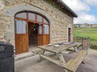Gîte de charme pour 11 pers. avec animaux admis et poêle à bois, Livradois-Forez - FR-1-496-148 - Chambres d'hôtes Gumières