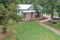 1920 Brick House-Brick Oven Pizza-Pets-Breweries - B&B