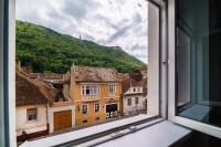 Alpine Sunrise Residence - Brasov Old Center - B&B Braşov
