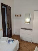 Stanza singola con bagno personale - B&B Torvaianica