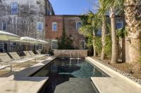 The Nicholas Veranda King Suite - Steps to King - B&B