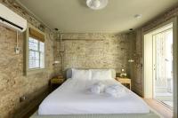 Historic B&B King Suite- Walk to King - B&B