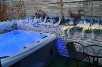 Cosy cottage with hot tub and garden - B&B