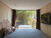 Container Beija-Flor com SPA e Cachoeira - B&B