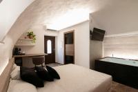 Queen Room with Spa Bath