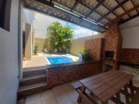 LINDA CASA COM PISCINA EM PICARRAS SC e VISTA PARA O MAR - B&B Piçaras