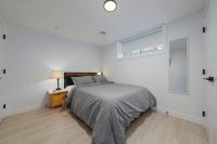 Modern Suite by Royal Alexandra Hospital l Free Parking WiFi Netflix - B&B Edmonton