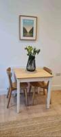 Peaceful apartment with courtyard in town centre - Bed and Breakfast Tetbury