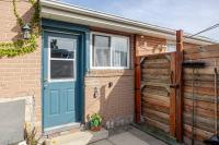 Fresh Private Apartment Lower level- 2 beds - Ferienwohnung Brampton