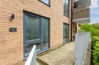 Elegant Apartment @ Campbell Park • City Centre • Balcony • Free Parking • Sky TV • Yoko Property - Chambres d'hôtes Milton Keynes