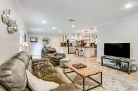 Walk to Texas AandM College Station Home with Yard! - B&B