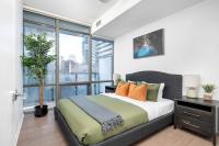 Beautiful 2BR 2BA w 4 Beds Near Yorkville Bloor - Chambres d'hôtes Toronto
