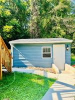 Tiny House With Private Pool - Bed and Breakfast Glen Burnie