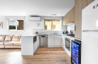 Metres from the Beach, Outdoor Area, Spacious - B&B Ocean Grove