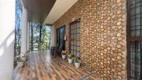 Himalayan Oaks - B&B