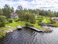 Big 4 bedroom house with sauna by the sea - B&B