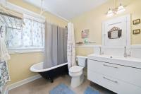 Downtown Loft with Parking - Steps to Restaurants & Nightlife - B&B Melbourne