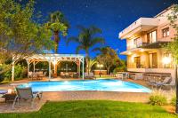 Mirsini Villa Private Pool & Jacuzzi - B&B Georgioupolis