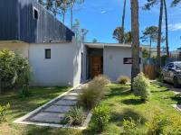 Casa Frente al Bosque Pinamar - B&B Pinamar