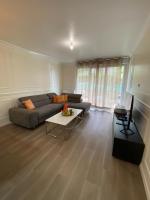 2 Bedroom Apartment with garden - Ferienwohnung