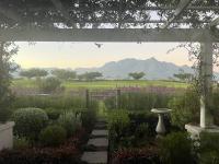 Above Par Kingswood - B&B George