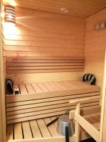 Stylish 1BR Home Private Parking Sauna - B&B