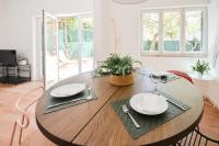 Cascais Center Family Apartment with Courtyard - B&B Cascais