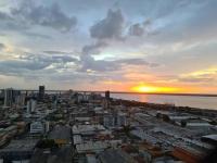 Apt amplo e confortável no umarizal com bela vista da baia - B&B