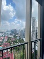 1BR- Prime Zone-BTS 7min -Skyline Views & Gym - B&B Makkasan
