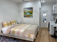 Convenient Spacious Studio with Free Parking - Bed and Breakfast Sydney
