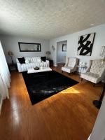 The Eastside Getaway - B&B Reynoldsburg