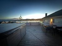 Moderne sentral villa med fantastisk utsikt over byen - B&B Tromsø