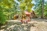 Broken Bow Rental Cabin with Hot Tub and Bar - Bed and Breakfast