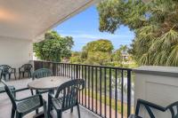 Enit Unit -Close to Elevator and Pool Views - B&B Naples